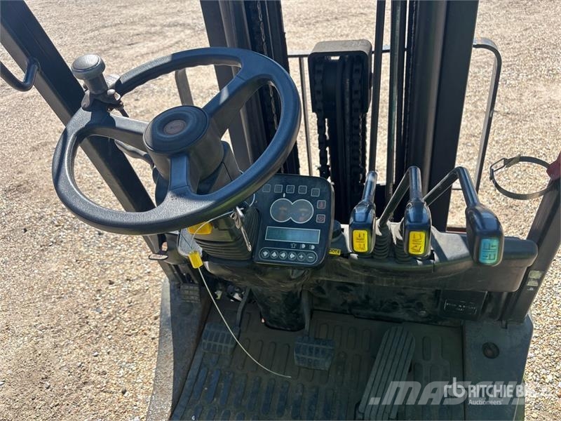 Clark C30CL 5450 lb Cushion Tire Forklift Інше