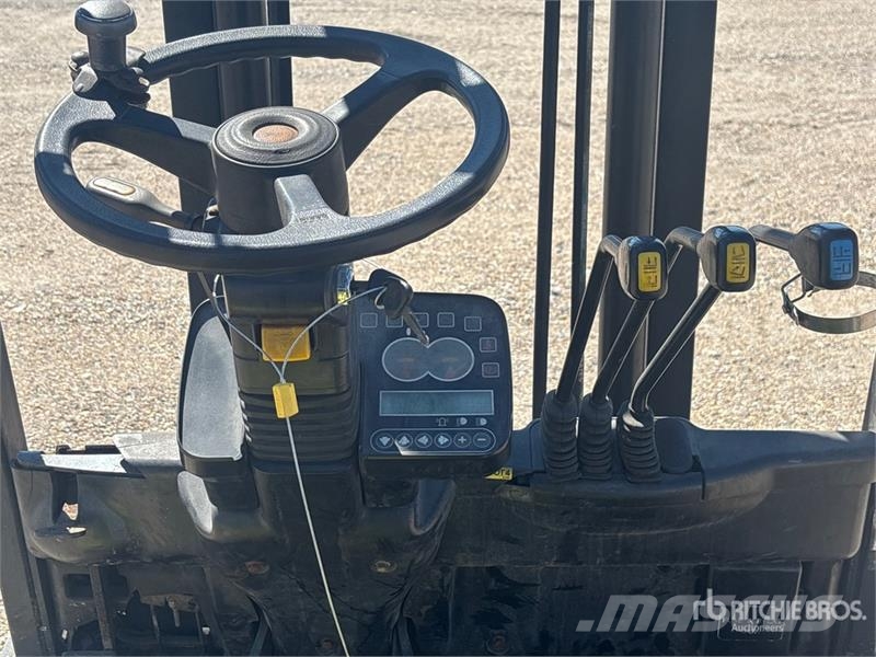 Clark C30CL 5450 lb Cushion Tire Forklift Інше