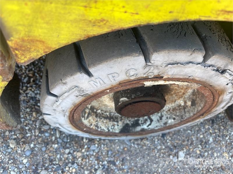 Clark C30CL 5450 lb Cushion Tire Forklift Інше