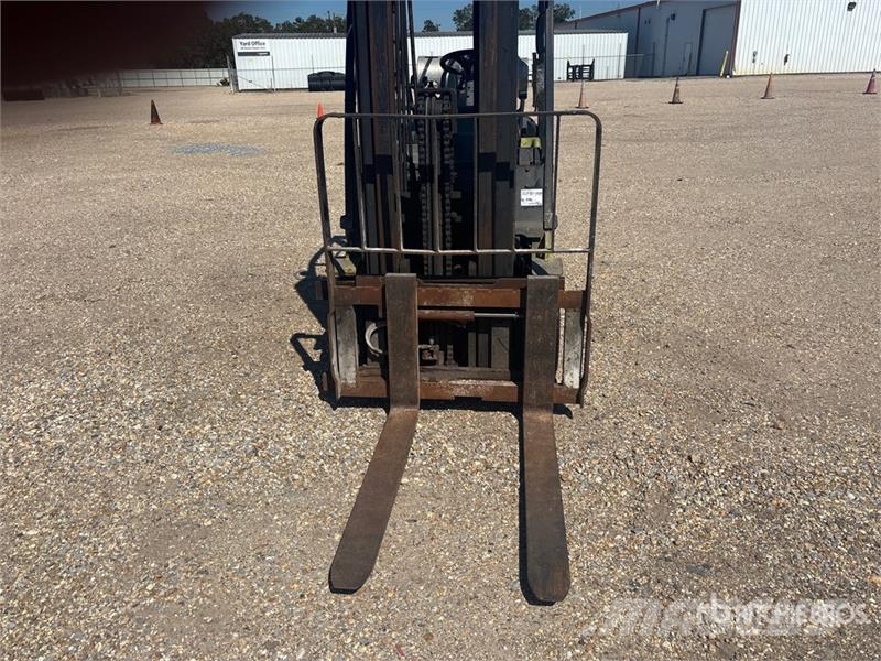 Clark C30CL 5450 lb Cushion Tire Forklift Інше