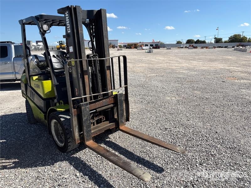 Clark C30L 5450 lb Pneumatic Tire Forklift Empilhadeiras - outros