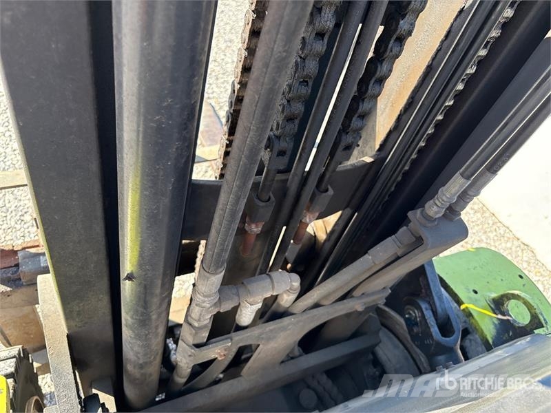 Clark C30L 5450 lb Pneumatic Tire Forklift Empilhadeiras - outros