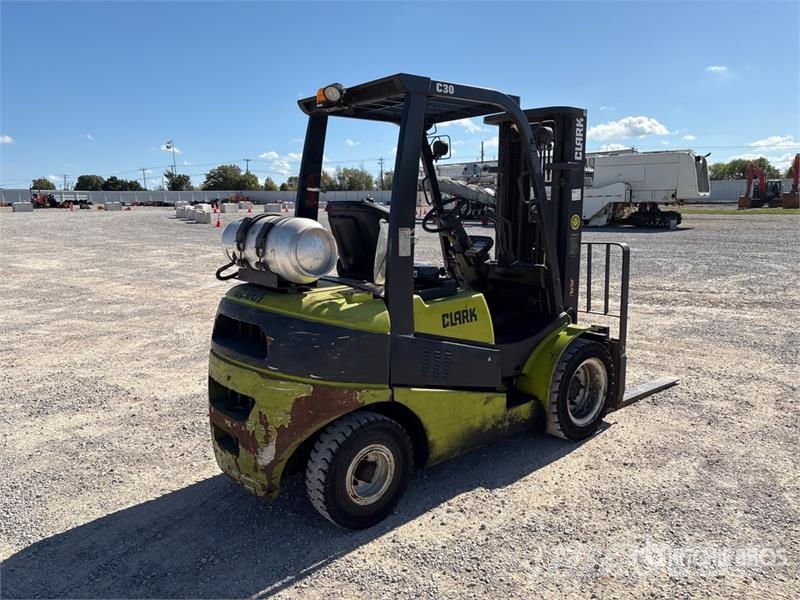 Clark C30L 5450 lb Pneumatic Tire Forklift Empilhadeiras - outros
