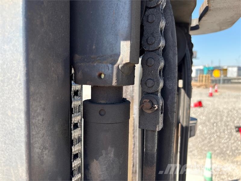 Clark C30L 5450 lb Pneumatic Tire Forklift Empilhadeiras - outros