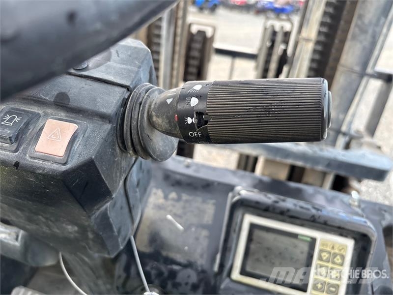 Clark C45D 8050 lb Cushion Tire Forklift Targoncák-Egyéb