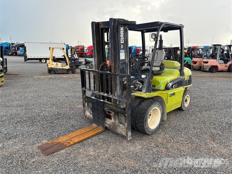 Clark C45D 8050 lb Cushion Tire Forklift Targoncák-Egyéb