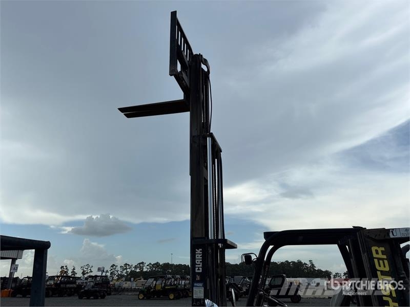 Clark C45D 8050 lb Cushion Tire Forklift Targoncák-Egyéb
