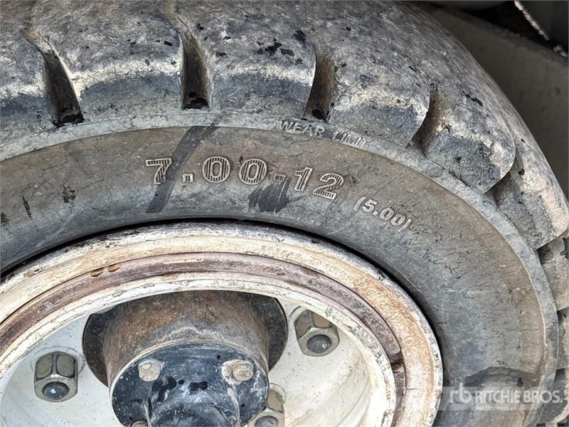 Clark C45D 8050 lb Cushion Tire Forklift Targoncák-Egyéb