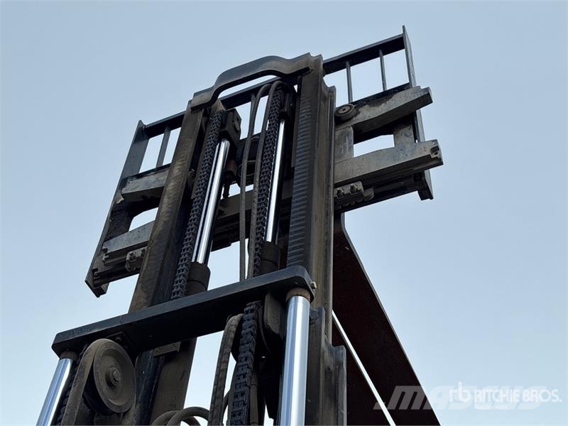 Clark C45D 8050 lb Cushion Tire Forklift Targoncák-Egyéb