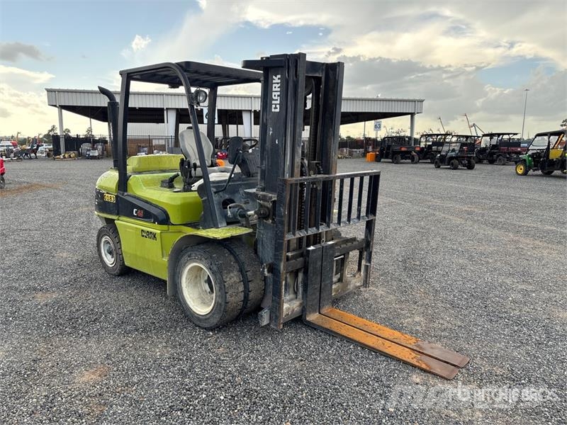 Clark C45D 8050 lb Cushion Tire Forklift Targoncák-Egyéb