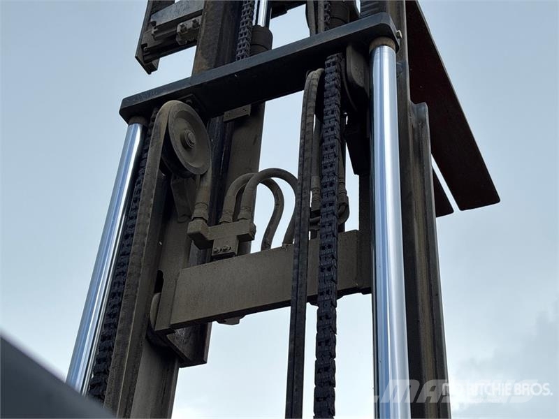Clark C45D 8050 lb Cushion Tire Forklift Targoncák-Egyéb