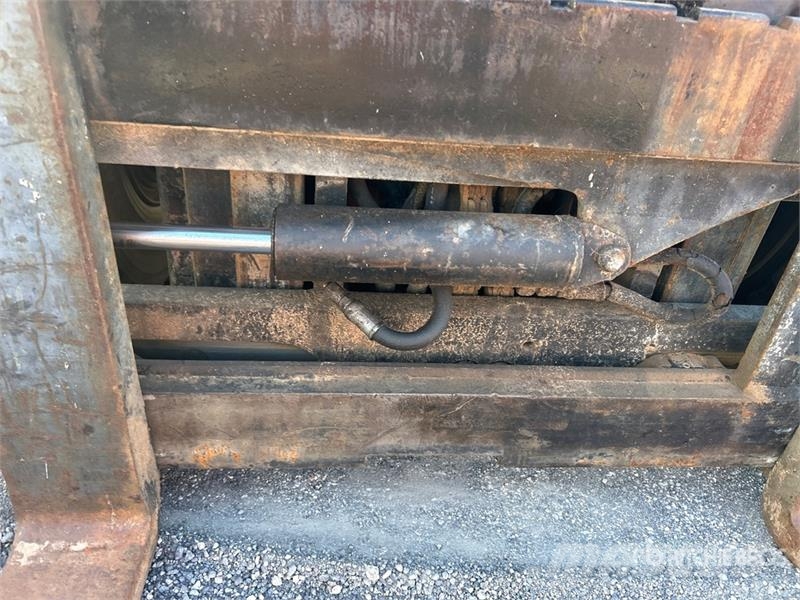 Clark C500YS80 6800 lb Pneumatic Tire Forklift Gaffeltrucker - Annet