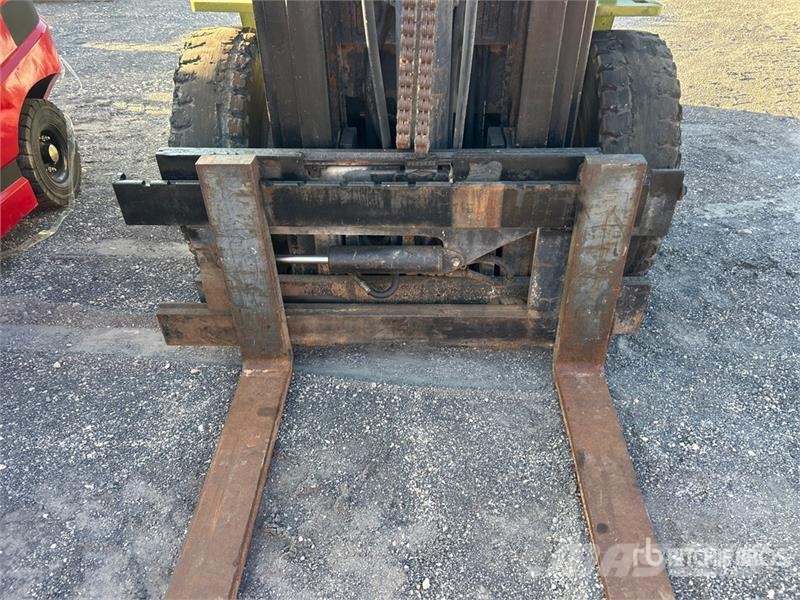 Clark C500YS80 6800 lb Pneumatic Tire Forklift Gaffeltrucker - Annet