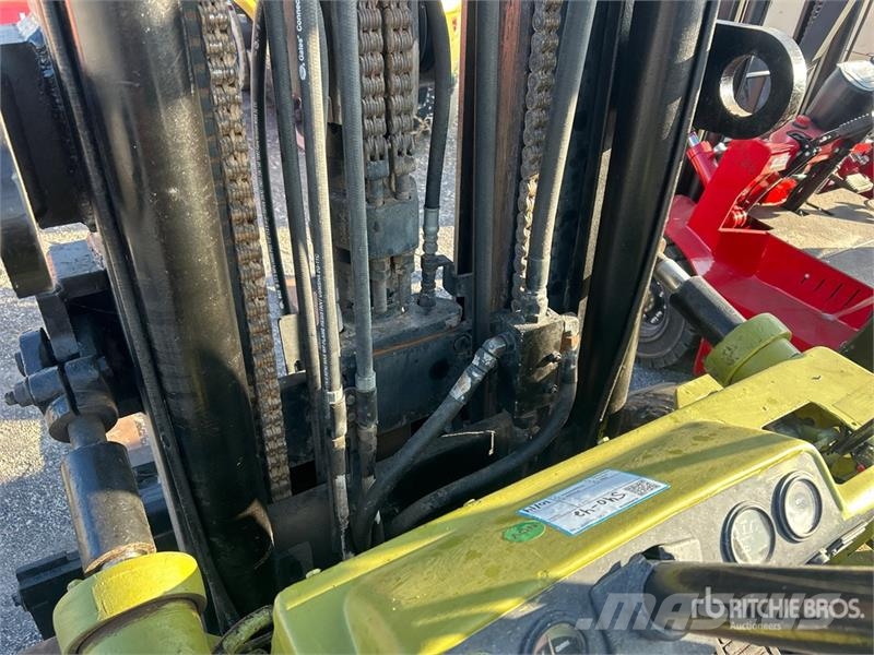 Clark C500YS80 6800 lb Pneumatic Tire Forklift Gaffeltrucker - Annet