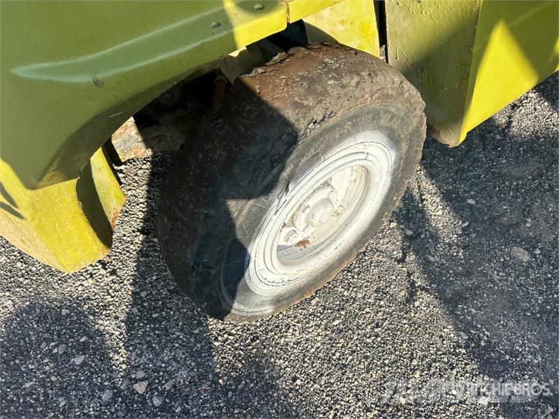 Clark C500YS80 6800 lb Pneumatic Tire Forklift Gaffeltrucker - Annet