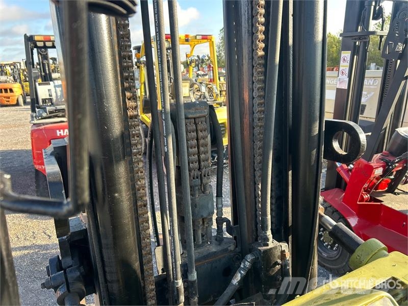 Clark C500YS80 6800 lb Pneumatic Tire Forklift Gaffeltrucker - Annet