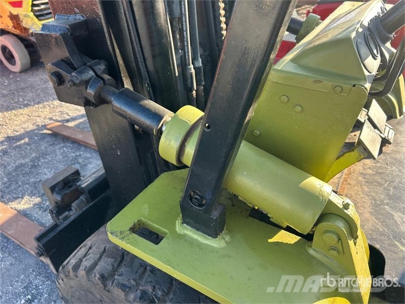 Clark C500YS80 6800 lb Pneumatic Tire Forklift Gaffeltrucker - Annet