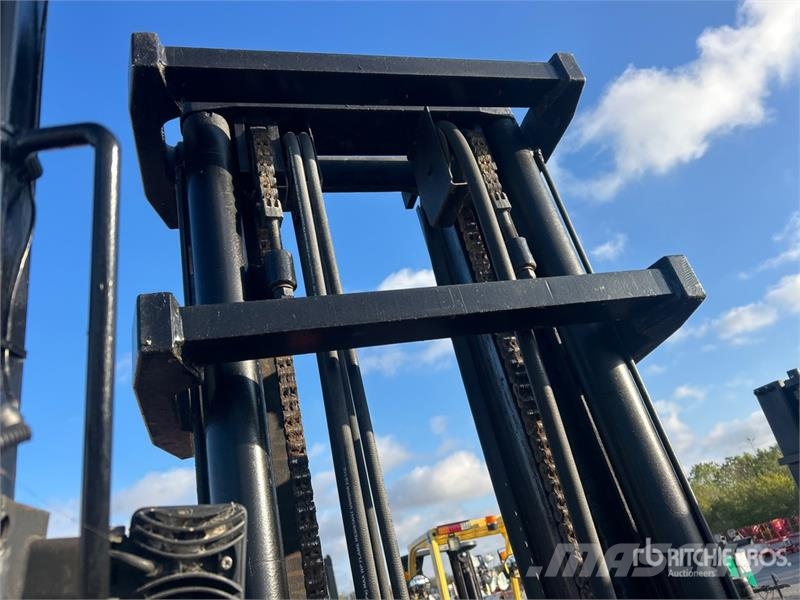 Clark C500YS80 6800 lb Pneumatic Tire Forklift Gaffeltrucker - Annet