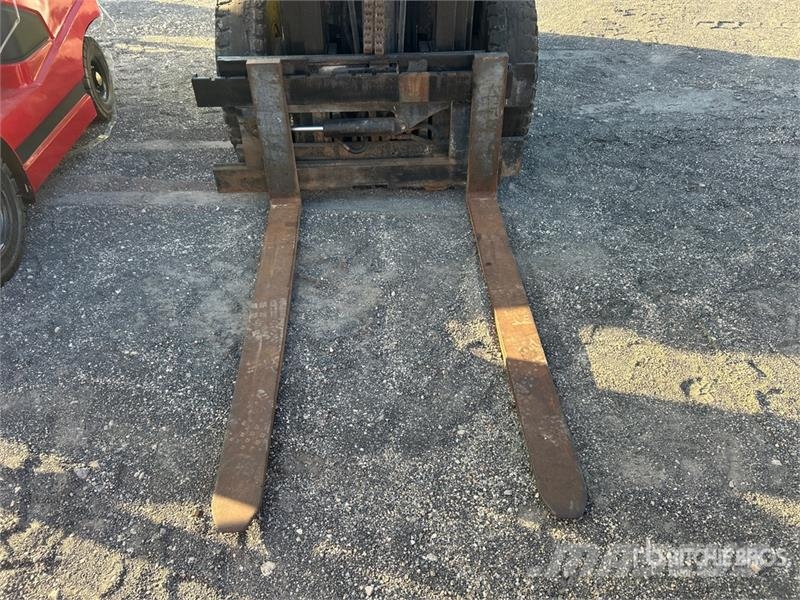 Clark C500YS80 6800 lb Pneumatic Tire Forklift Gaffeltrucker - Annet