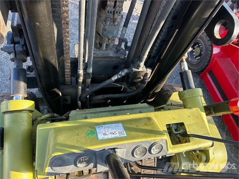 Clark C500YS80 6800 lb Pneumatic Tire Forklift Gaffeltrucker - Annet