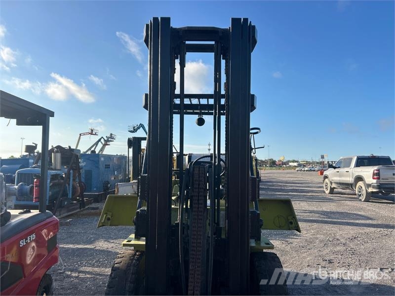 Clark C500YS80 6800 lb Pneumatic Tire Forklift Gaffeltrucker - Annet