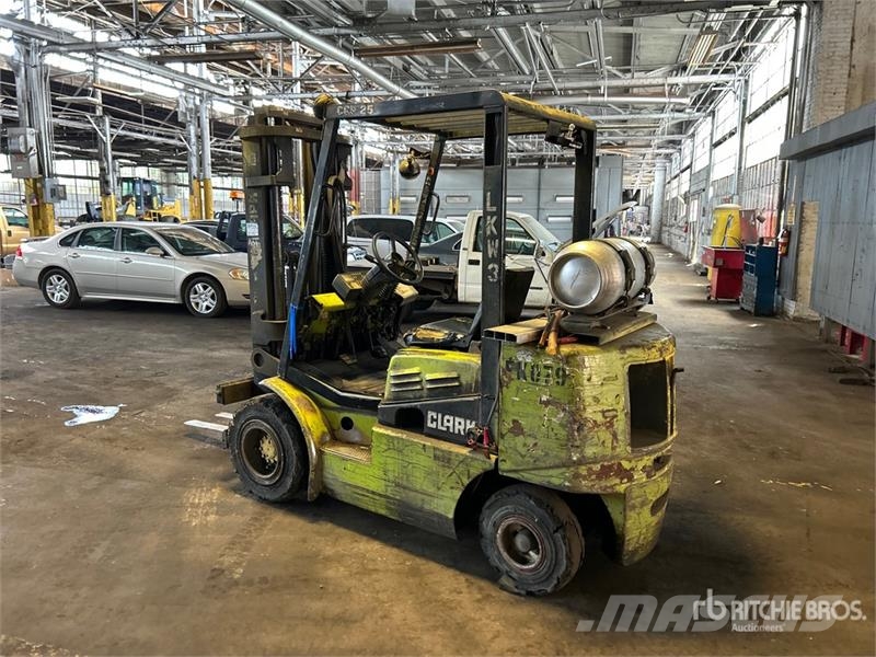 Clark CGP-25 5000 lb Forklift Другие складские механизмы