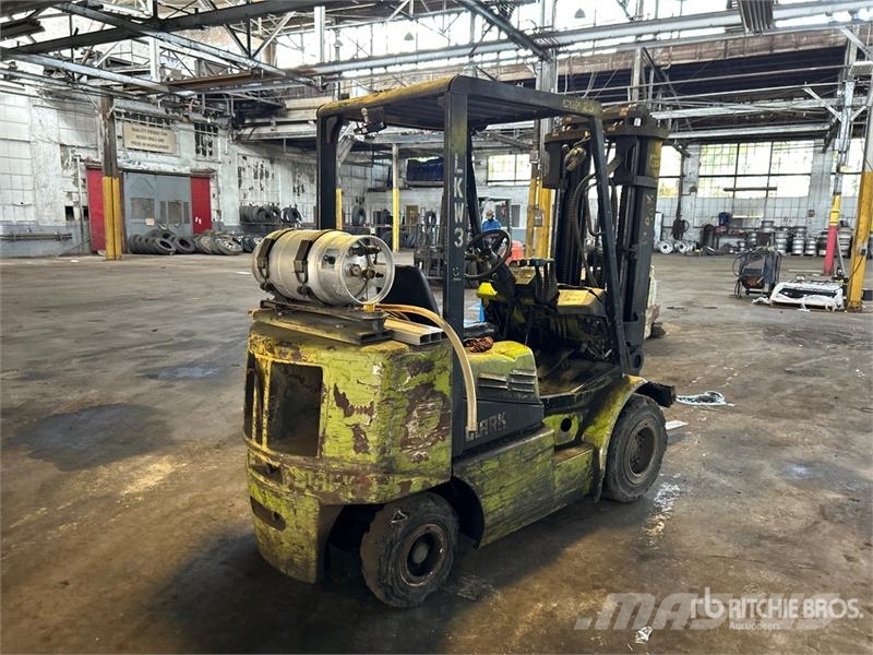 Clark CGP-25 5000 lb Forklift Другие складские механизмы