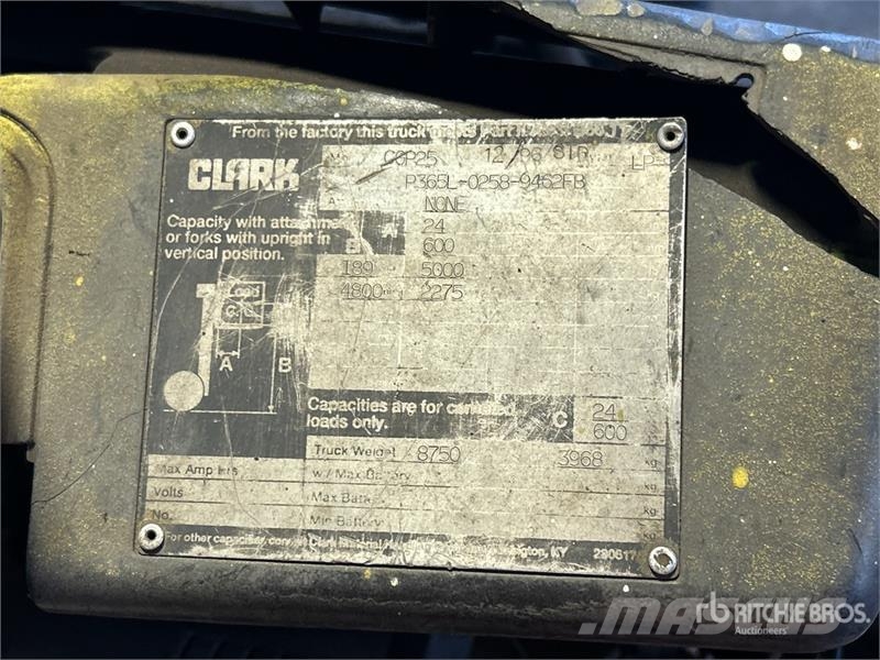 Clark CGP-25 5000 lb Forklift Другие складские механизмы