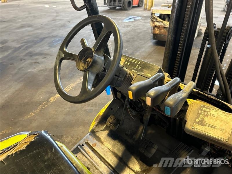 Clark CGP-25 5000 lb Pneumatic Tire Forklift 그 외 지게차