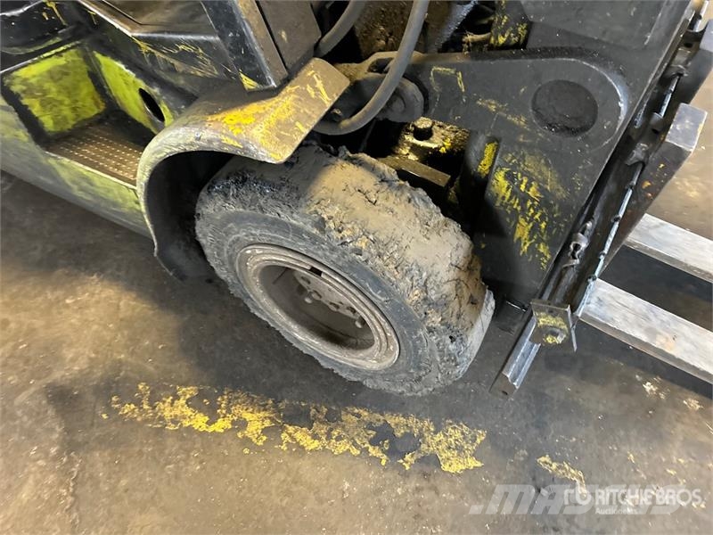 Clark CGP-25 5000 lb Pneumatic Tire Forklift 그 외 지게차