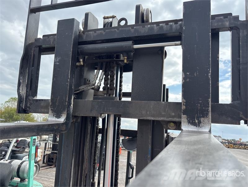 Clark S25L 4750 lb Pneumatic Tire Forklift Інше