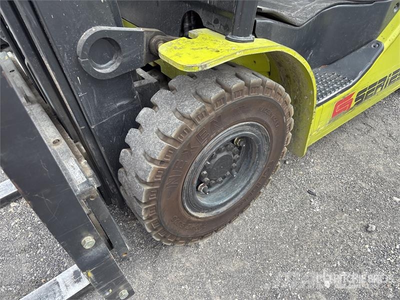 Clark S25L 4750 lb Pneumatic Tire Forklift Інше