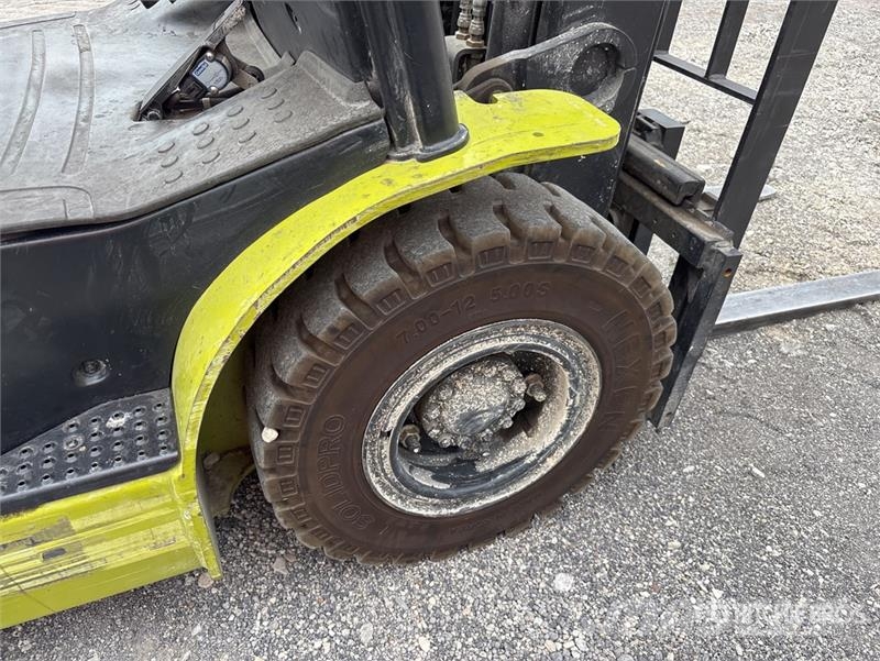Clark S25L 4750 lb Pneumatic Tire Forklift Інше