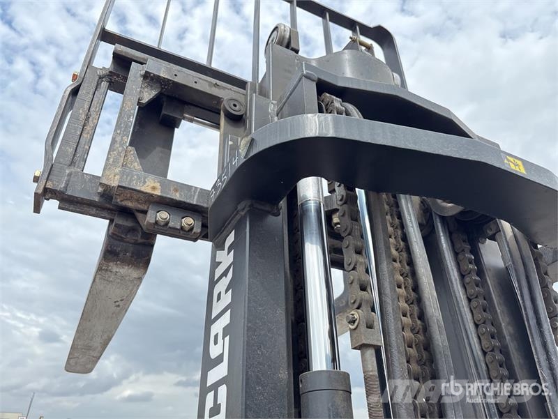 Clark S25L 4750 lb Pneumatic Tire Forklift Інше