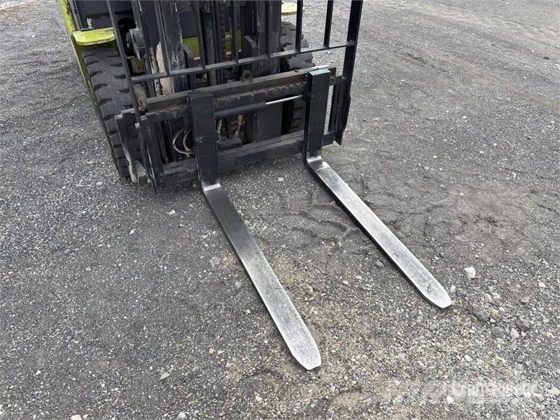 Clark S25L 4750 lb Pneumatic Tire Forklift Інше