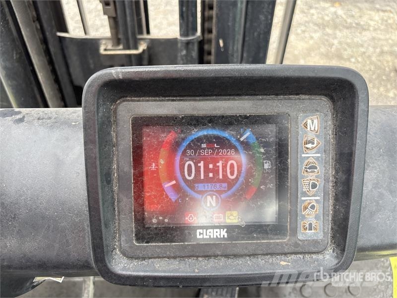 Clark S25L 4750 lb Pneumatic Tire Forklift Інше