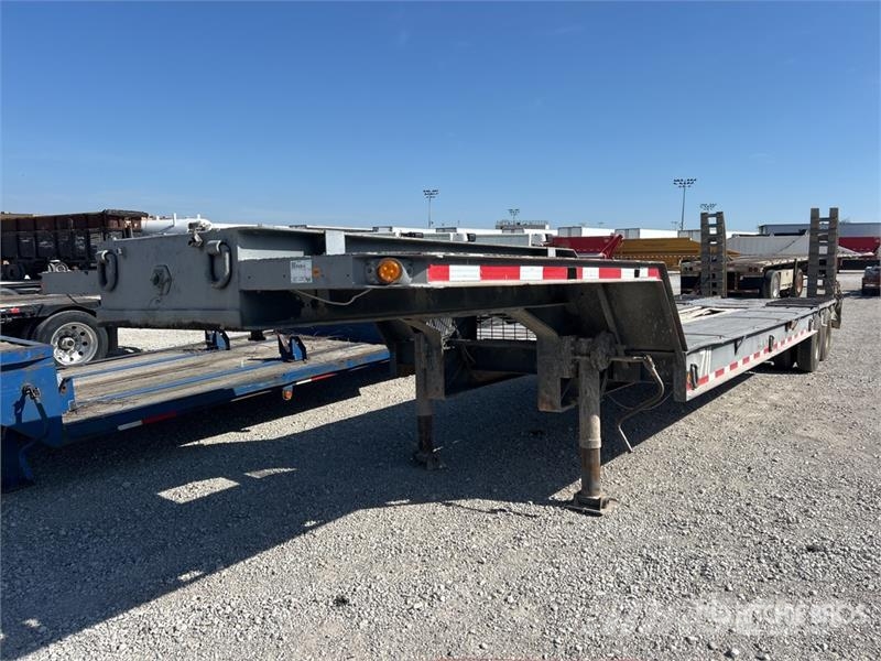 Clark T/A Lowboy Trailer Zemie treileri