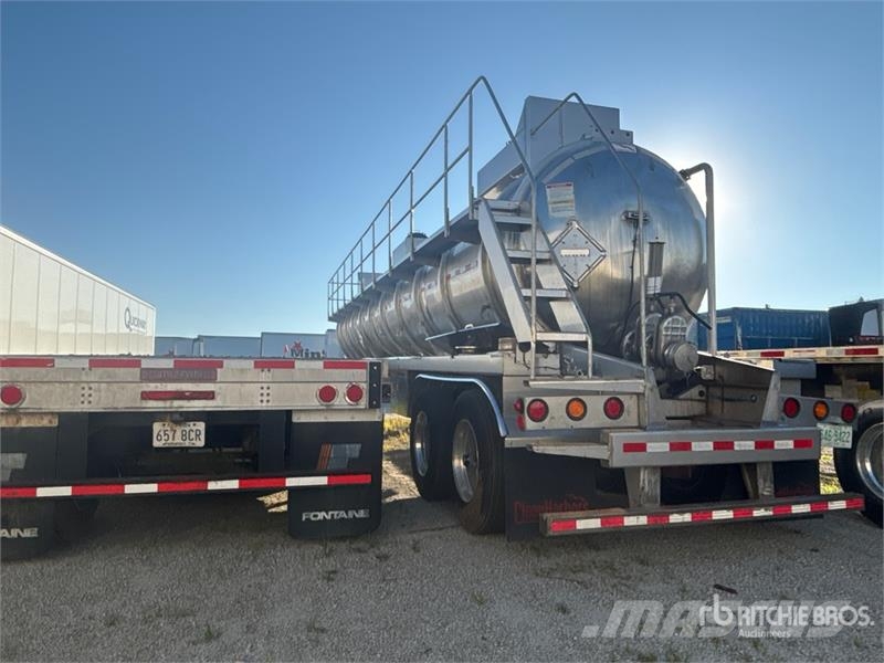 Clean Harbors 7000 gal T/A Tanker Trailer Remorque citerne