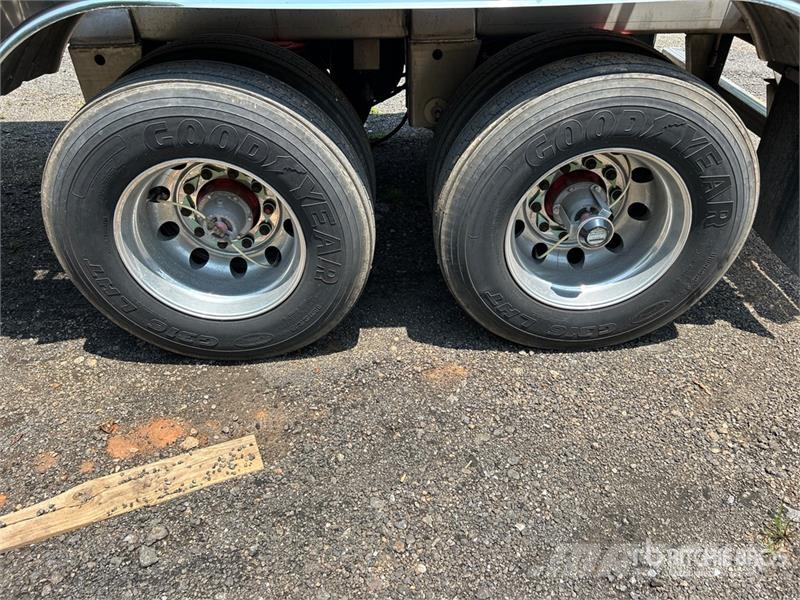 Clean Harbors 7000 gal T/A Tanker Trailer Remorque citerne