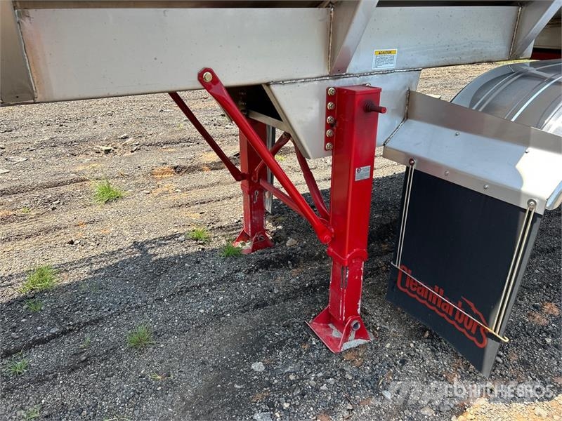 Clean Harbors 7000 gal T/A Tanker Trailer Remorque citerne