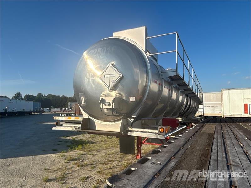 Clean Harbors 7000 gal T/A Tanker Trailer Remorque citerne