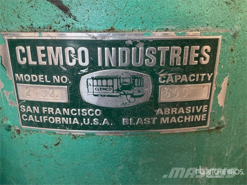 Clemco 2452 600 lbs Sand Blaster معدات البناء - غير ذلك