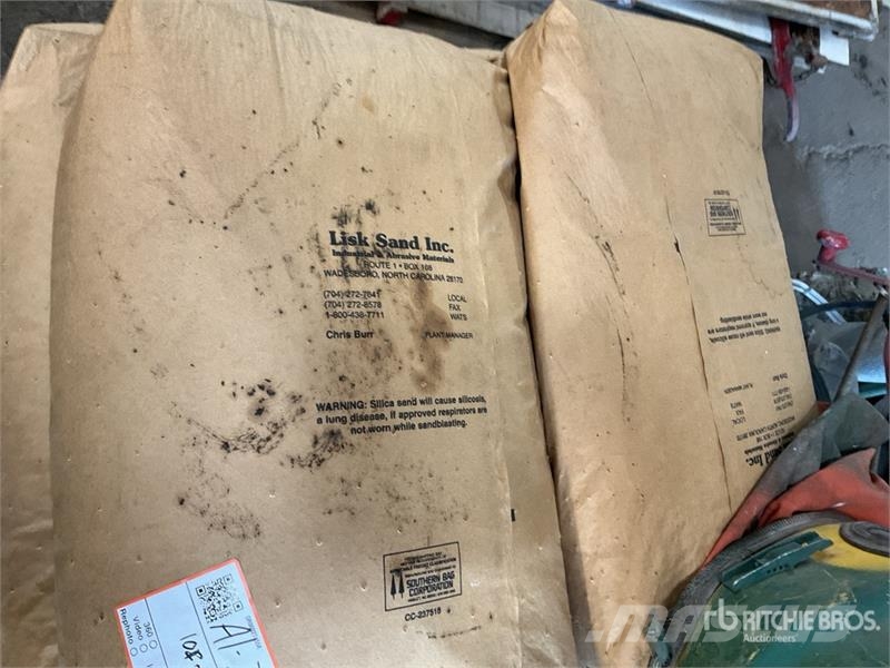 Clemco 2452 600 lbs Sand Blaster معدات البناء - غير ذلك