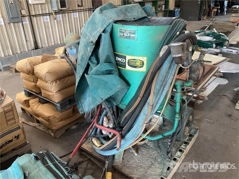 Clemco 2452 600 lbs Sand Blaster معدات البناء - غير ذلك