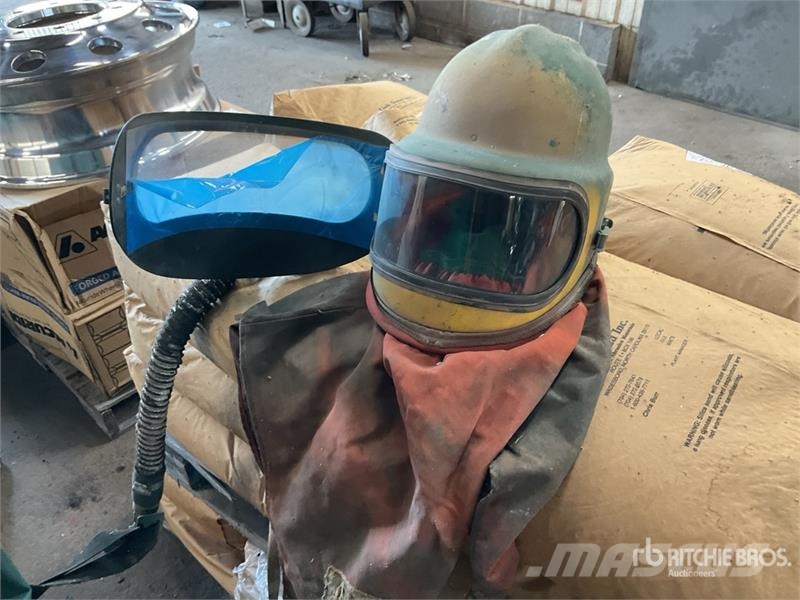 Clemco 2452 600 lbs Sand Blaster معدات البناء - غير ذلك