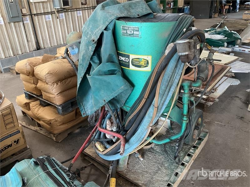 Clemco 2452 600 lbs Sand Blaster معدات البناء - غير ذلك