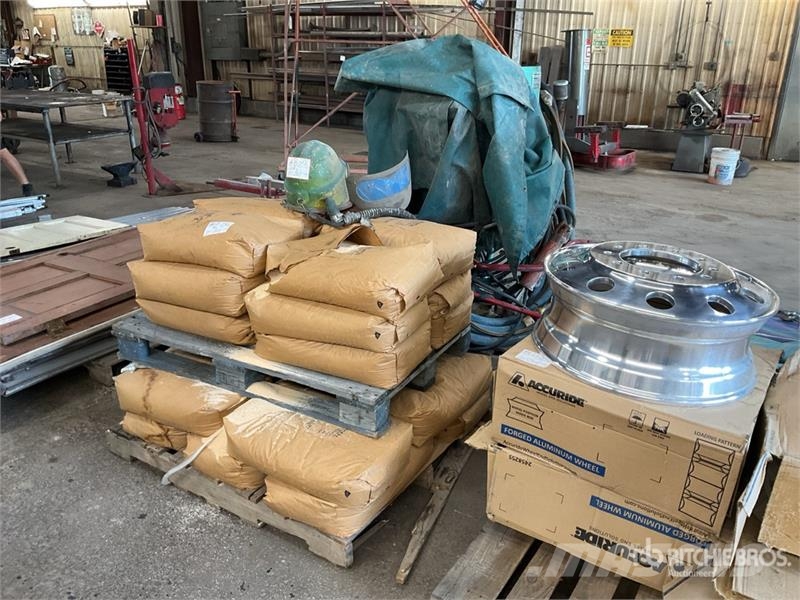 Clemco 2452 600 lbs Sand Blaster معدات البناء - غير ذلك