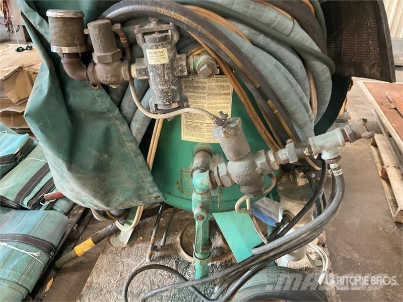 Clemco 2452 600 lbs Sand Blaster معدات البناء - غير ذلك