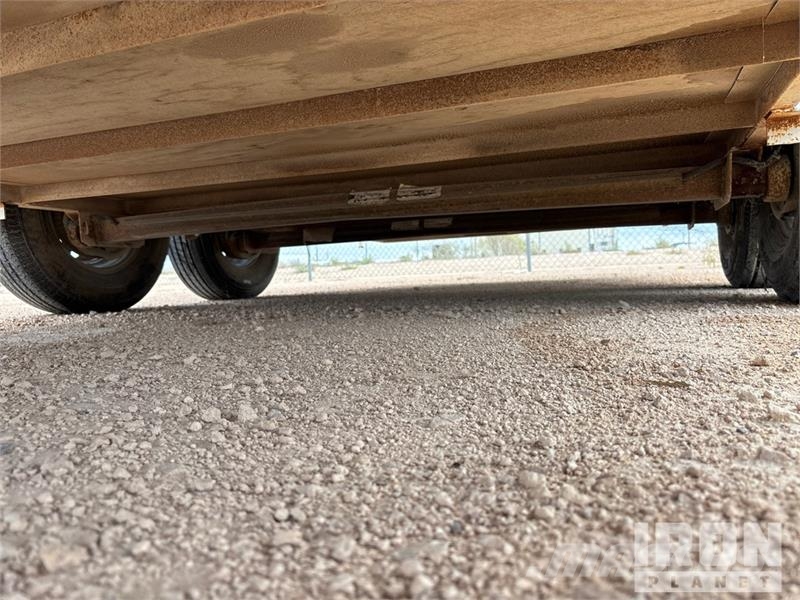 CM C52404600260 16 ft T/A Enclosed Trailer Причепи-фургони
