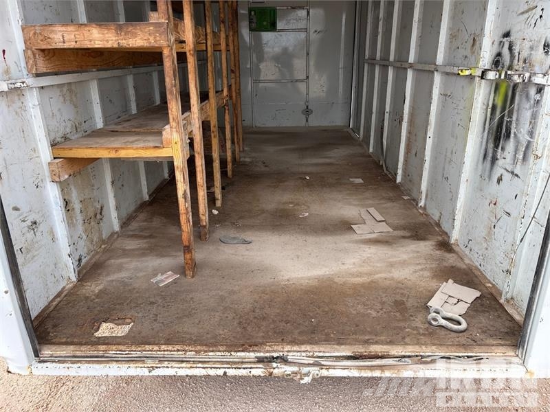 CM C52404600260 16 ft T/A Enclosed Trailer Причепи-фургони